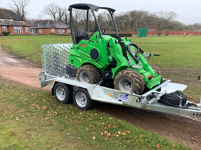 Avant machines for fencing companies